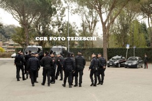 A Trigoria Polizia e Carabinieri 1 a scortare la Roma