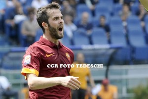 Pjanic                                                                             ROMA GENOA  2014/2015 LA ROMA ALL'OLIMPICO OSPITA IL GENOA PER LA TRENTAQUATTRESIMA GIORNATA DI CAMPIONATO -     3 MAGGIO 2015 (fotoTedeschi)